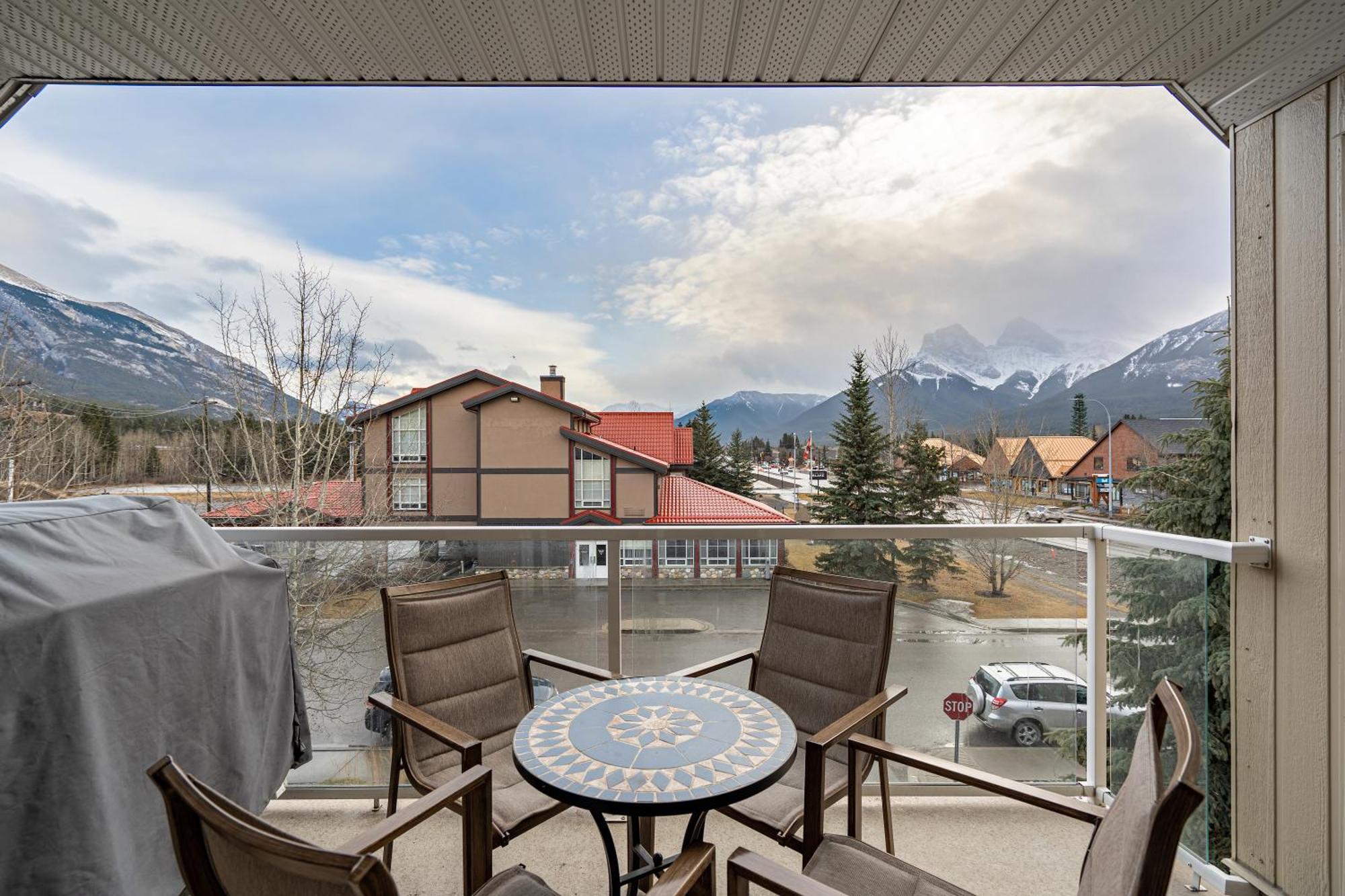 Parkland301 Sunlit 2,000 Ft² Penthouse With Mtn View Apartment Canmore Exterior photo